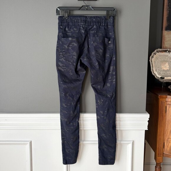 Bevy Flog Shely Camo Drawstring Ankle Pants Size 25 Navy Blue Joggers Stretch - Picture 3 of 4